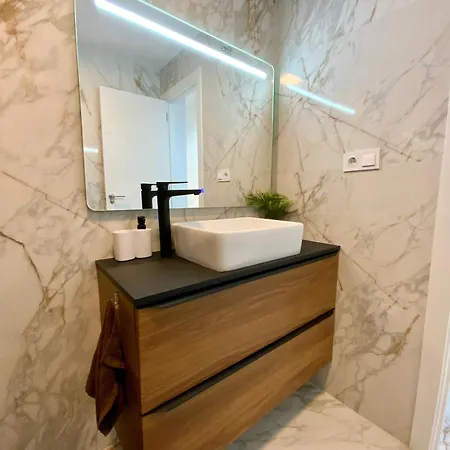Moderno Apartamento Con Piscina *