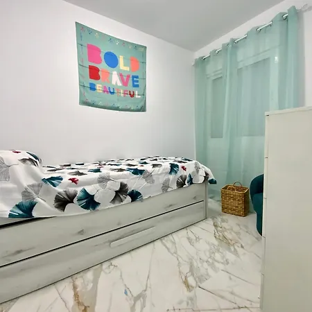 Moderno Apartamento Con Piscina